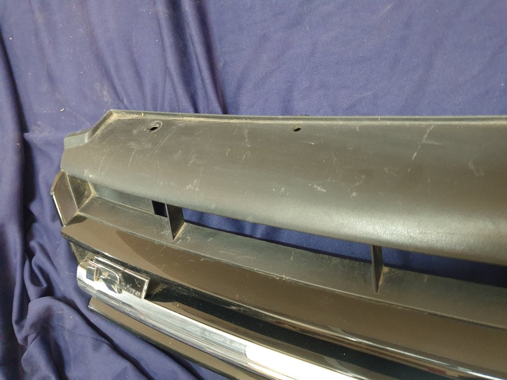 Volkswagen Golf VII 7 R-Line Radiator Grille - Light Wear and Tear, Rline badge damaged