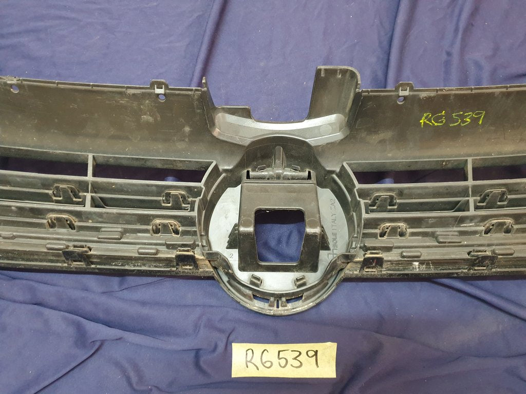 Volkswagen Golf VII 7 R-Line Radiator Grille - Light Wear and Tear, Rline badge damaged