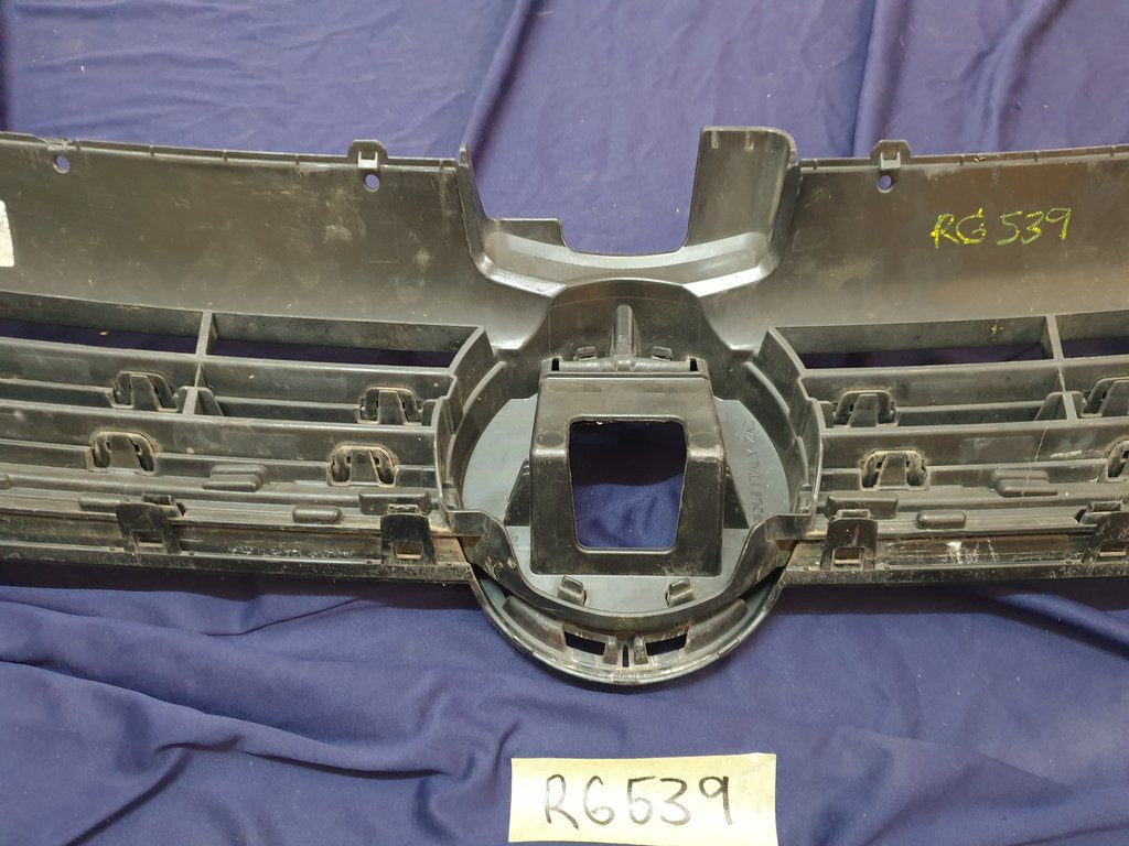 Volkswagen Golf VII 7 R-Line Radiator Grille - Light Wear and Tear, Rline badge damaged