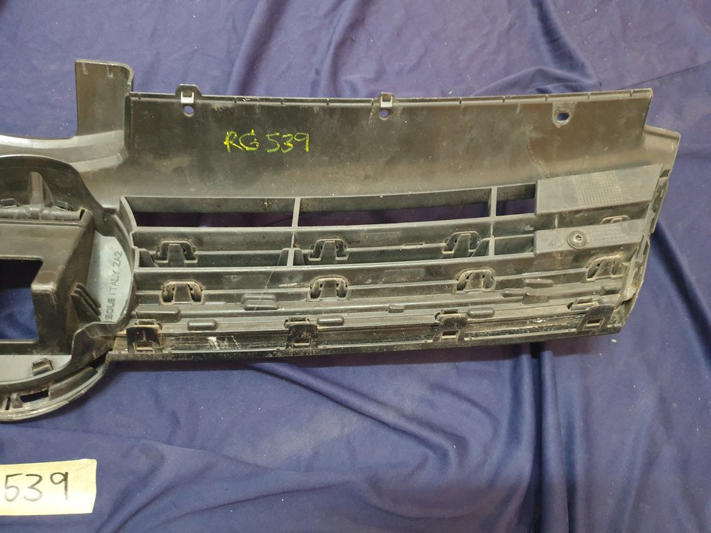 Volkswagen Golf VII 7 R-Line Radiator Grille - Light Wear and Tear, Rline badge damaged