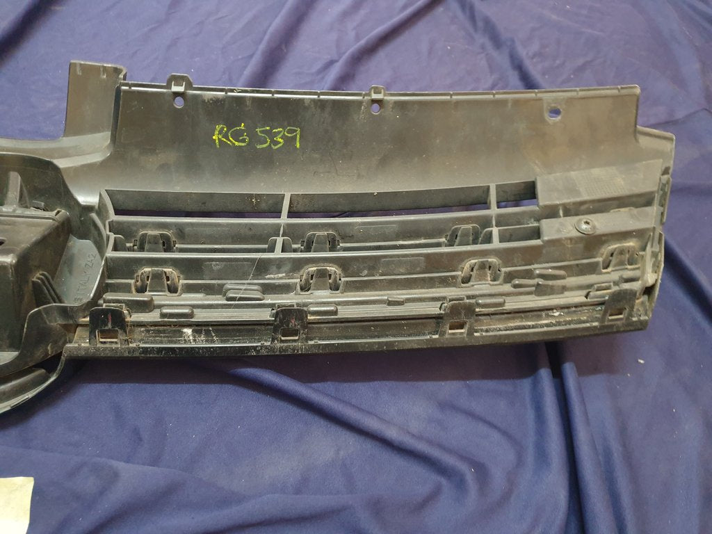 Volkswagen Golf VII 7 R-Line Radiator Grille - Light Wear and Tear, Rline badge damaged