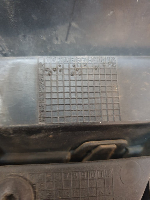 Volkswagen Golf VII 7 R-Line Radiator Grille - Light Wear and Tear, Rline badge damaged
