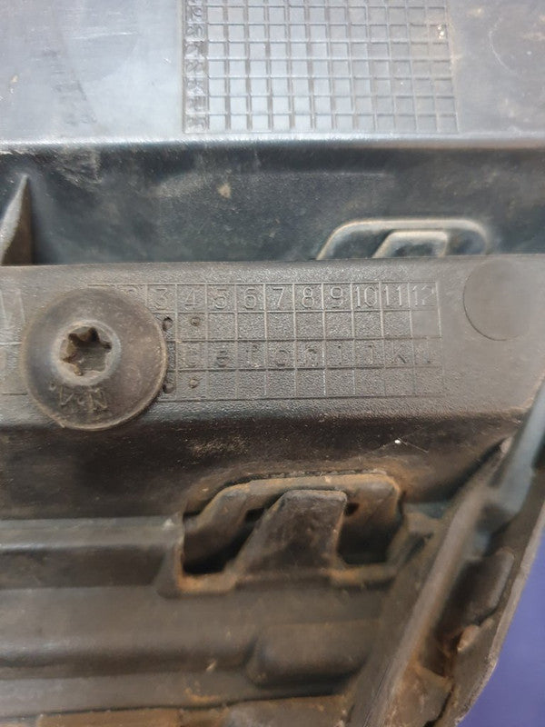Volkswagen Golf VII 7 R-Line Radiator Grille - Light Wear and Tear, Rline badge damaged