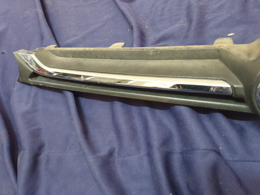 Hyundai i10 Radiator Grille - Light Wear and Tear