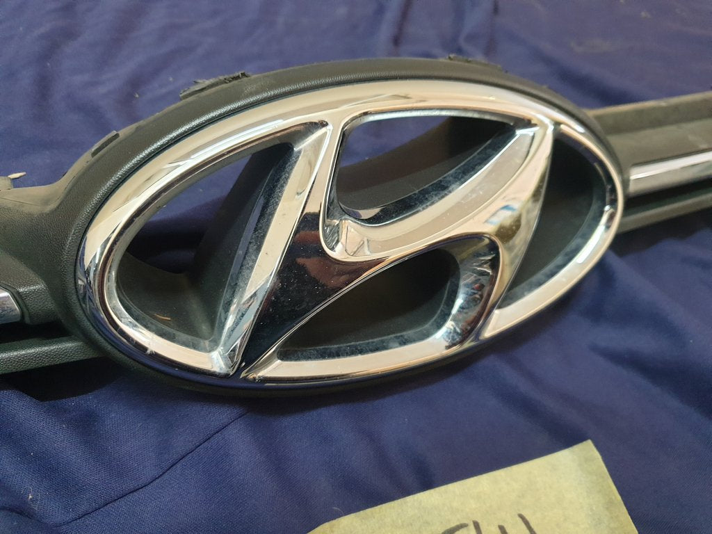 Hyundai i10 Radiator Grille - Light Wear and Tear