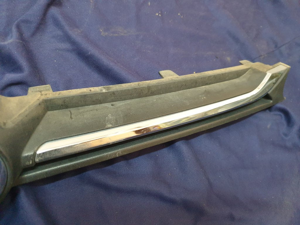 Hyundai i10 Radiator Grille - Light Wear and Tear