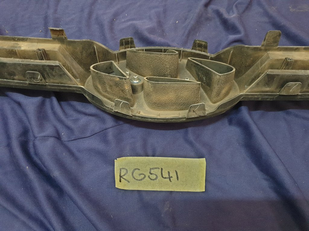 Hyundai i10 Radiator Grille - Light Wear and Tear
