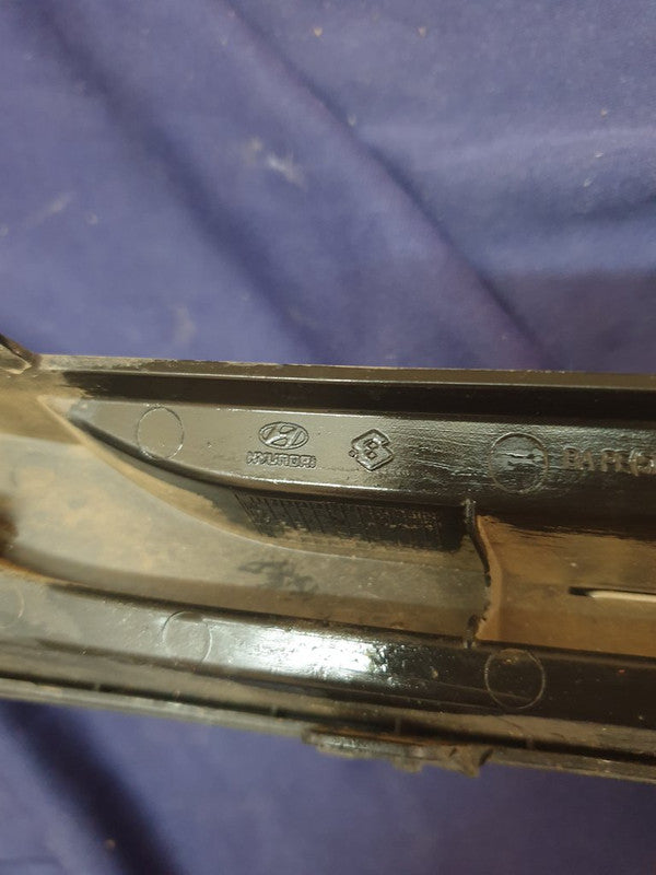 Hyundai i10 Radiator Grille - Light Wear and Tear