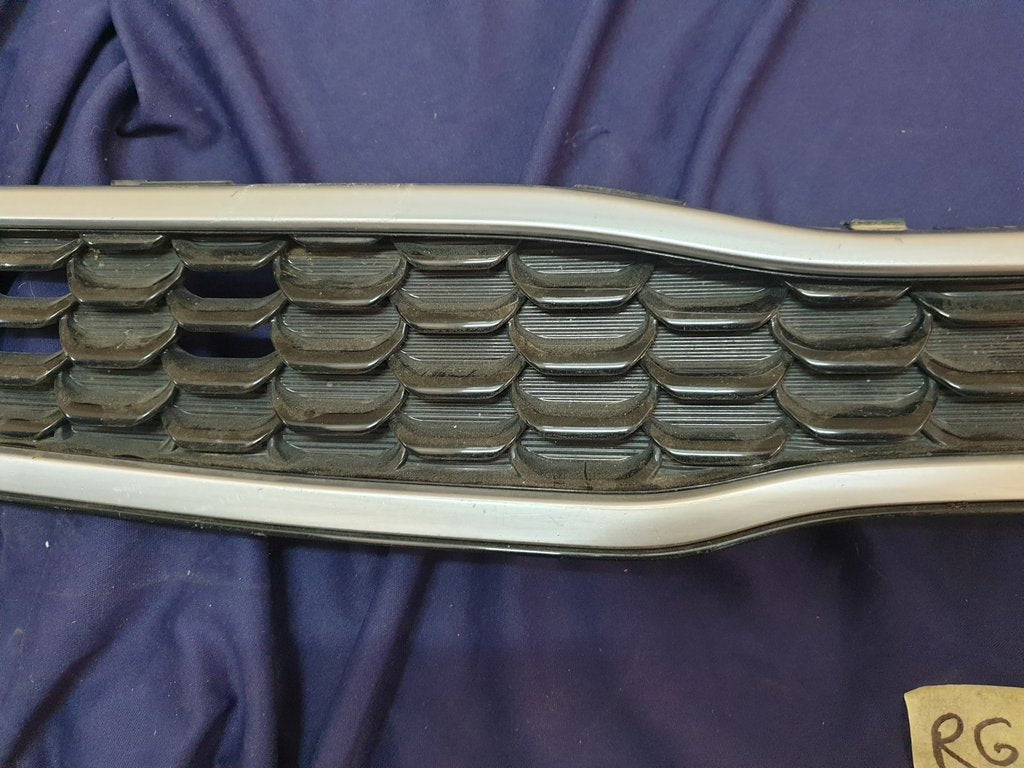 KIA Rio III Radiator Grille - Light Wear and Tear