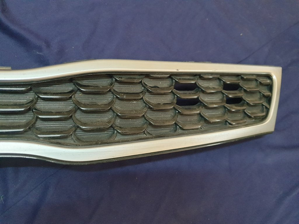 KIA Rio III Radiator Grille - Light Wear and Tear