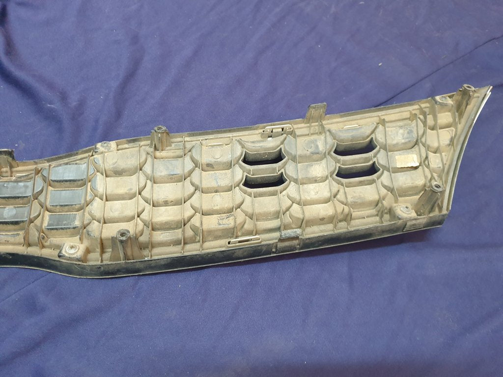 KIA Rio III Radiator Grille - Light Wear and Tear