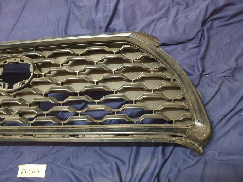 Toyota Corolla Cross Radiator Grille - Grille surround broken