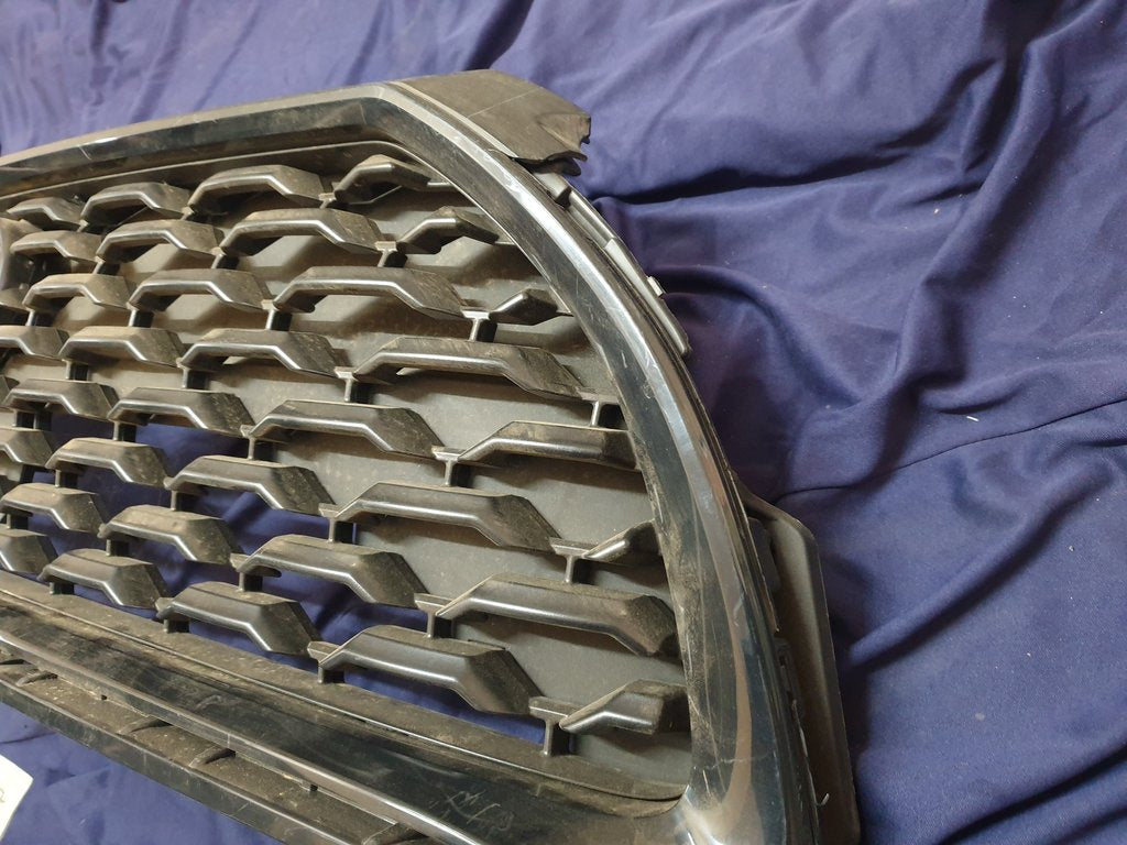 Toyota Corolla Cross Radiator Grille - Grille surround broken