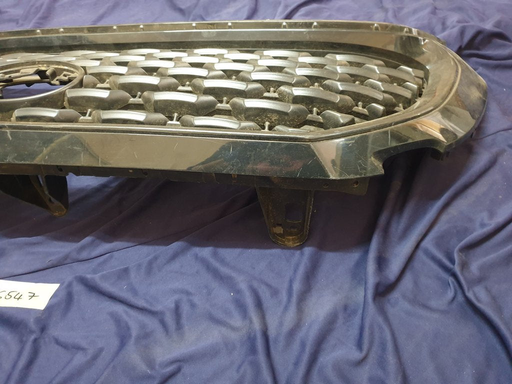 Toyota Corolla Cross Radiator Grille - Grille surround broken