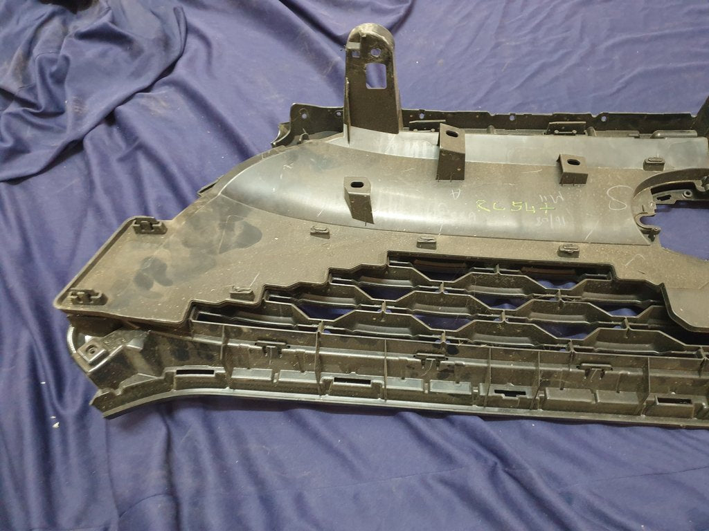 Toyota Corolla Cross Radiator Grille - Grille surround broken