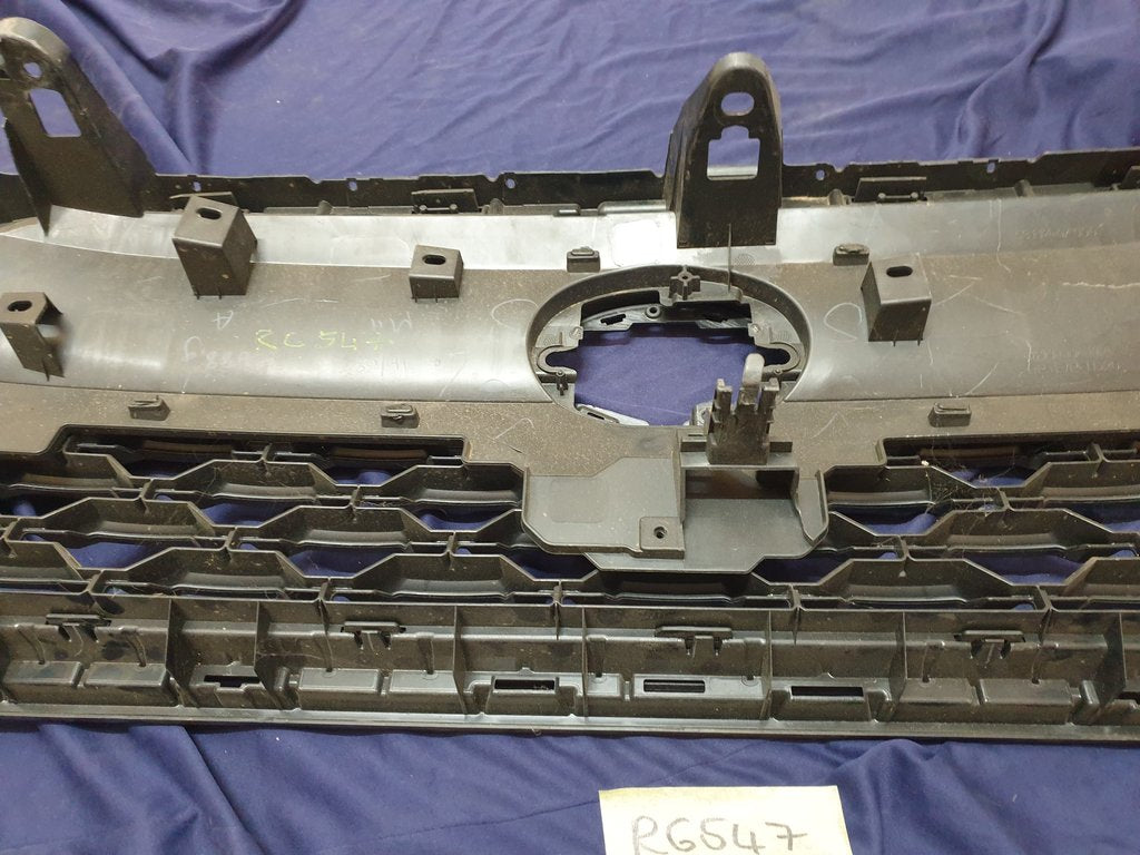 Toyota Corolla Cross Radiator Grille - Grille surround broken