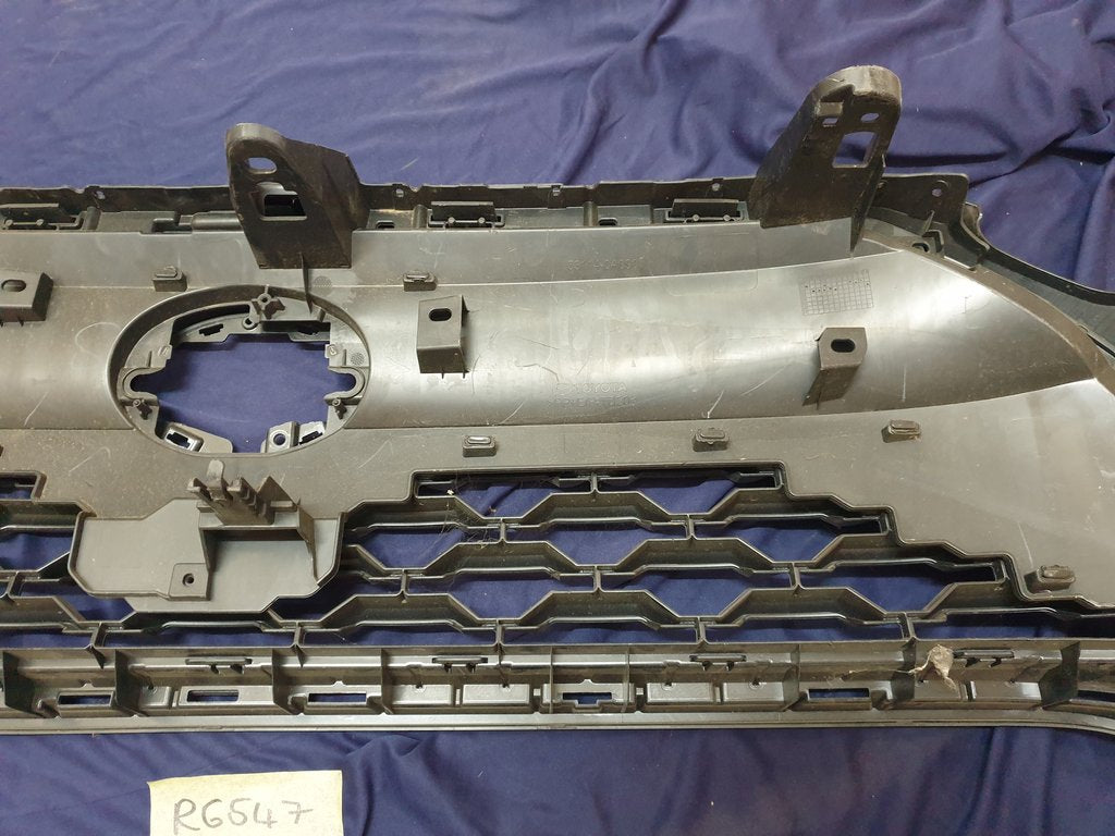 Toyota Corolla Cross Radiator Grille - Grille surround broken
