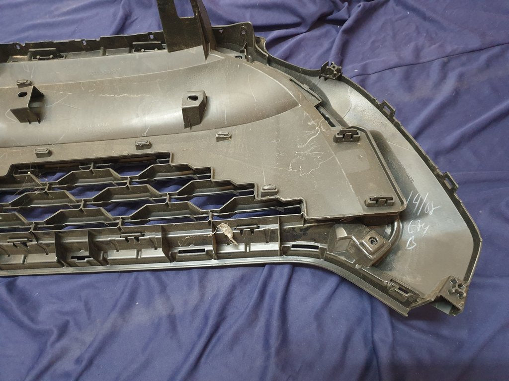 Toyota Corolla Cross Radiator Grille - Grille surround broken