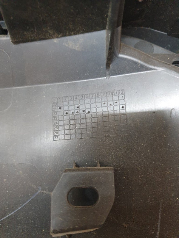 Toyota Corolla Cross Radiator Grille - Grille surround broken