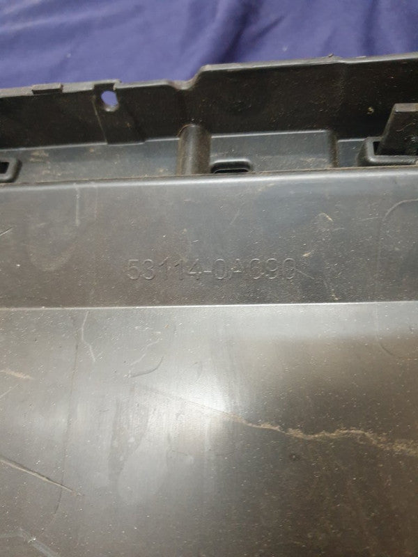 Toyota Corolla Cross Radiator Grille - Grille surround broken