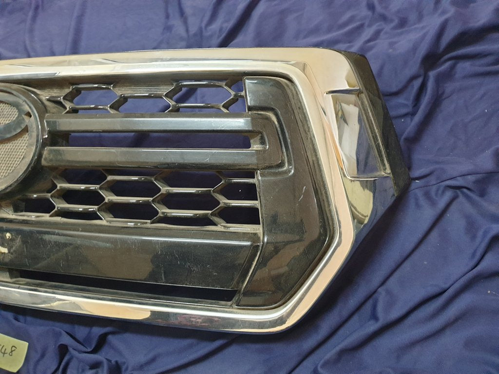 Toyota Hilux Radiator Grille - Light Wear and Tear, Broken clips