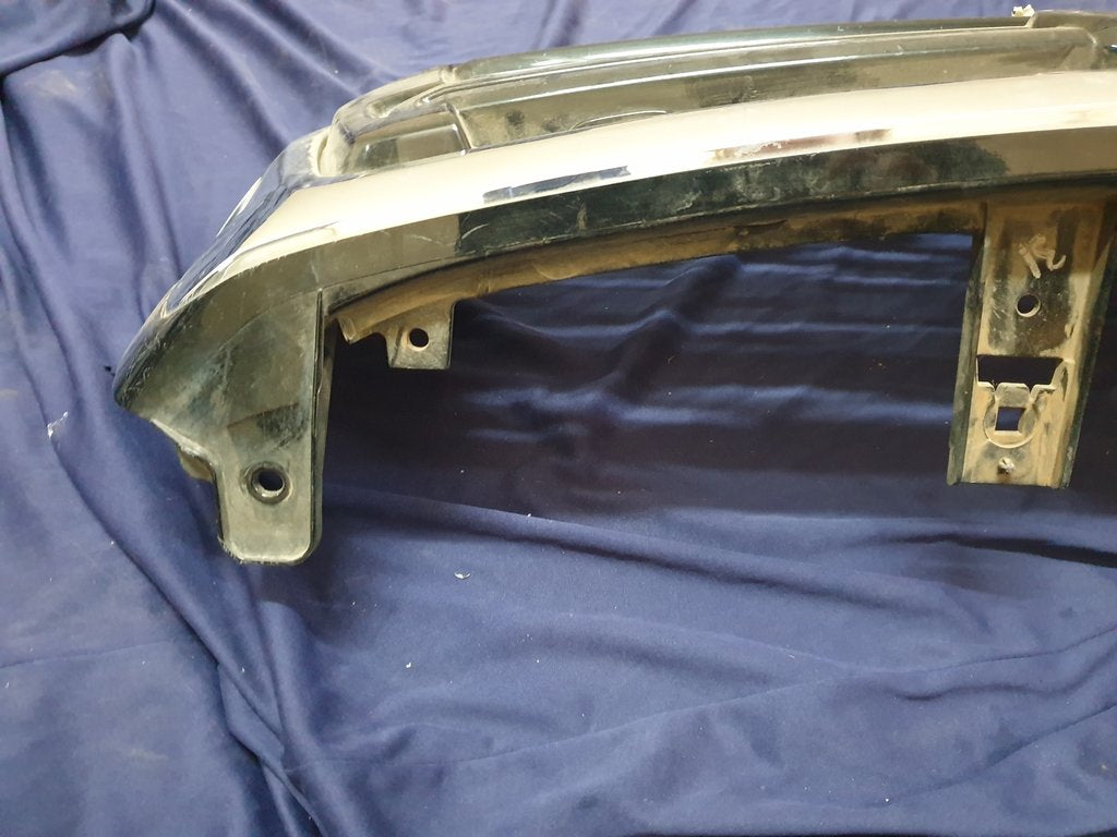 Toyota Hilux Radiator Grille - Light Wear and Tear, Broken clips