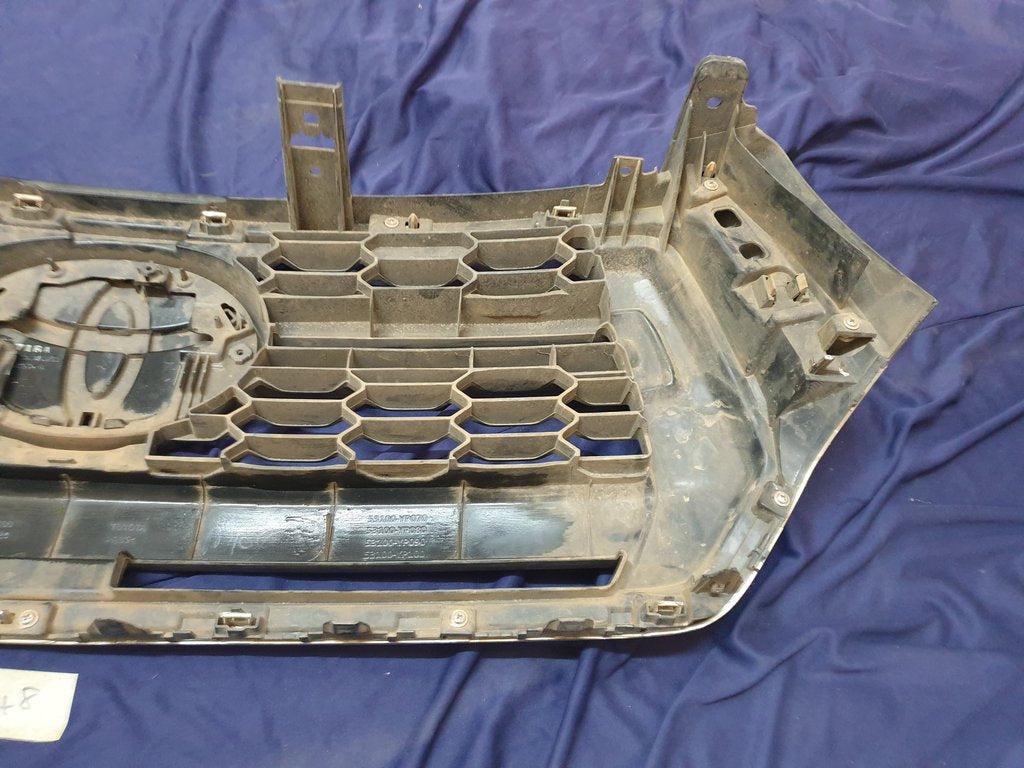 Toyota Hilux Radiator Grille - Light Wear and Tear, Broken clips