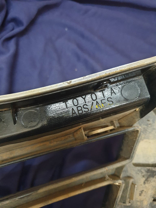 Toyota Hilux Radiator Grille - Wear and Tear, Clip/s broken