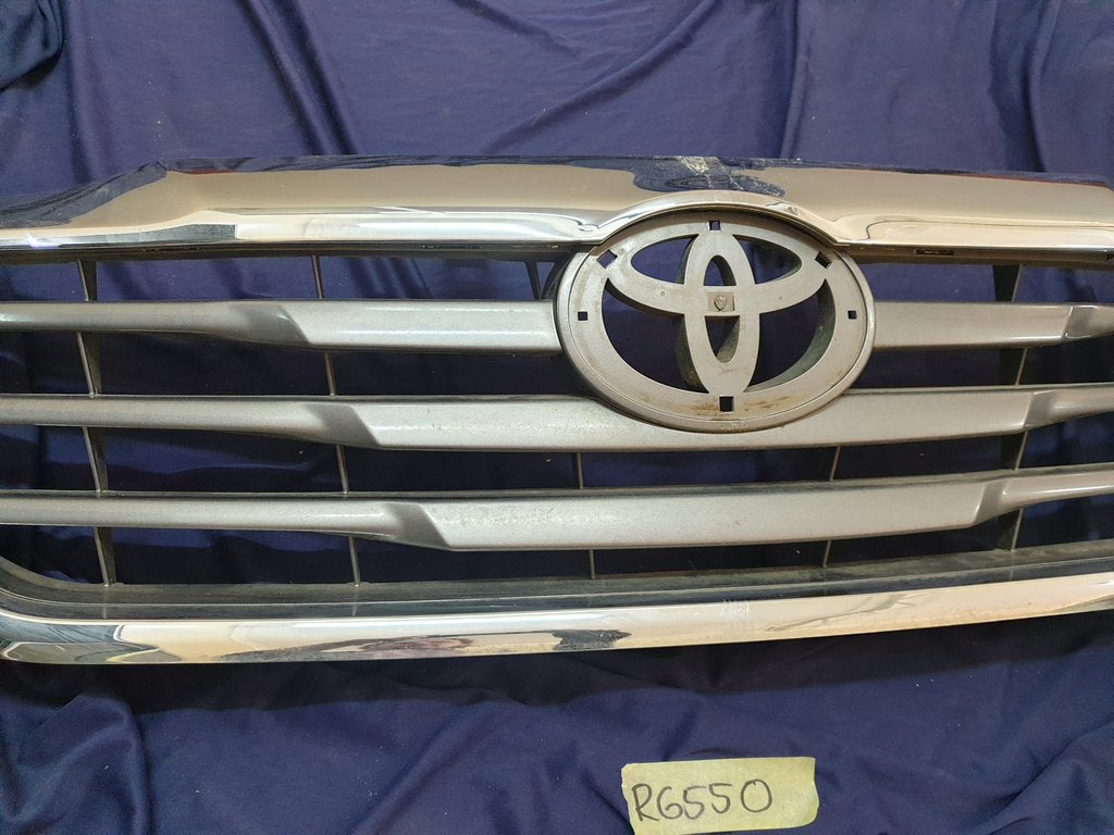 Toyota Hilux Radiator Grille - Wear and Tear, Clip/s broken