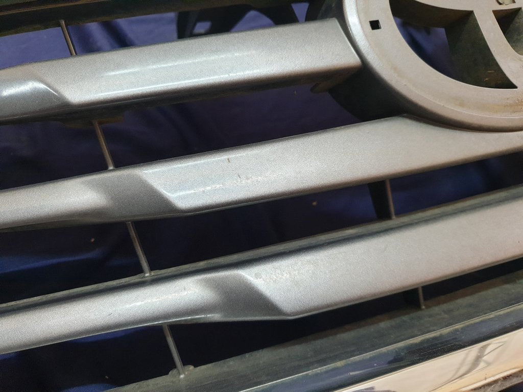 Toyota Hilux Radiator Grille - Wear and Tear, Clip/s broken