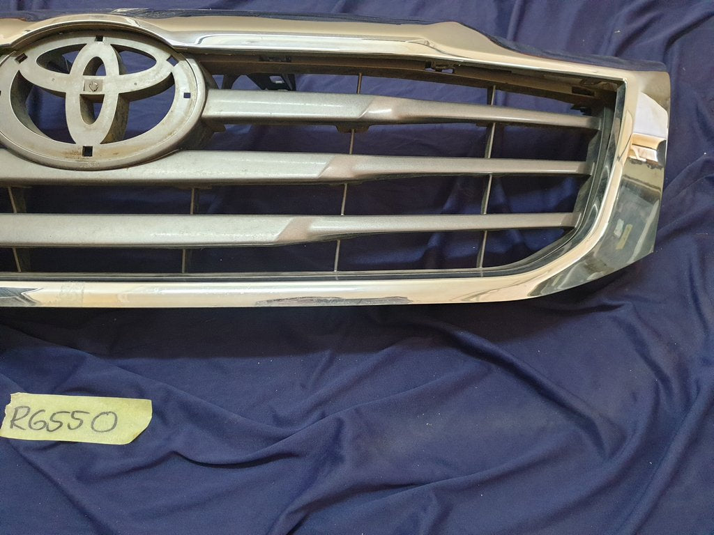 Toyota Hilux Radiator Grille - Wear and Tear, Clip/s broken