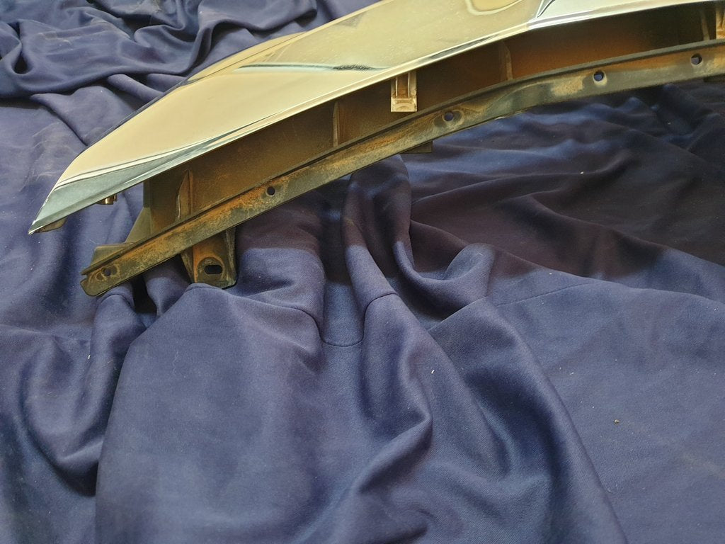 Toyota Hilux Radiator Grille - Wear and Tear, Clip/s broken