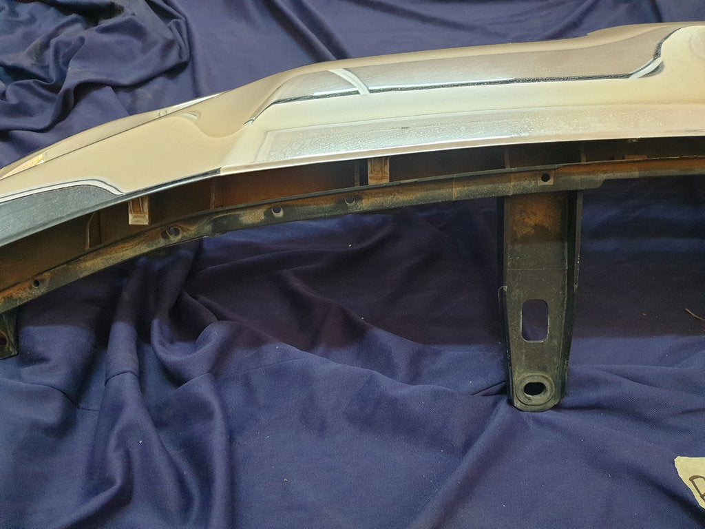 Toyota Hilux Radiator Grille - Wear and Tear, Clip/s broken