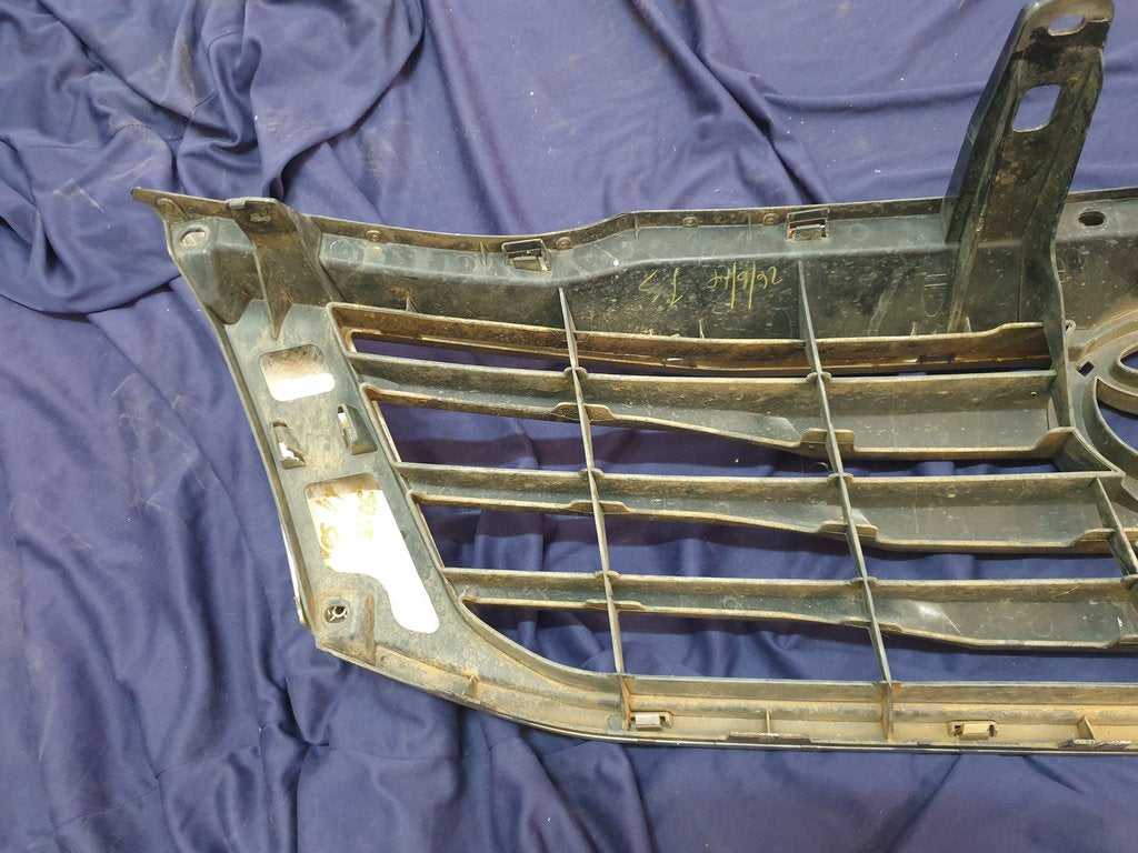 Toyota Hilux Radiator Grille - Wear and Tear, Clip/s broken