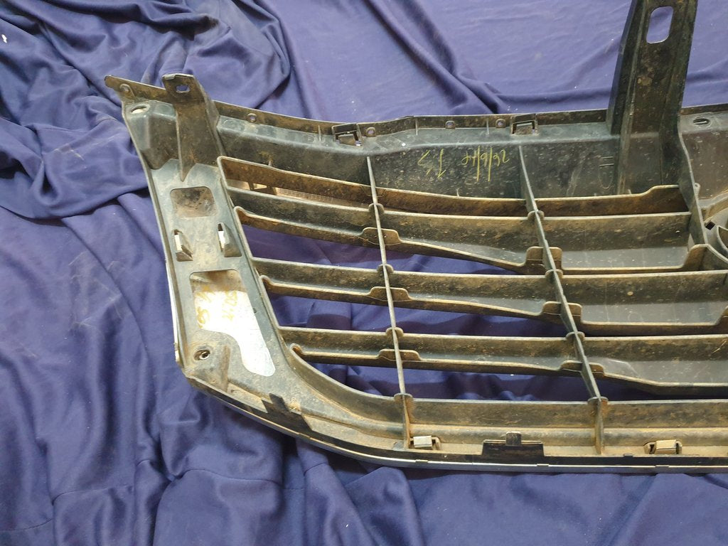 Toyota Hilux Radiator Grille - Wear and Tear, Clip/s broken