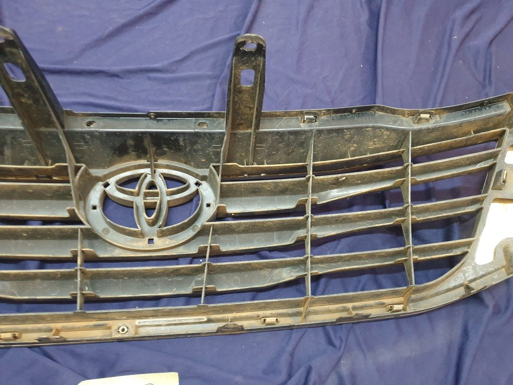Toyota Hilux Radiator Grille - Wear and Tear, Clip/s broken
