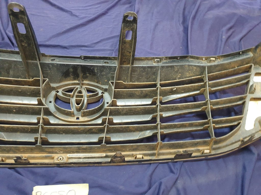 Toyota Hilux Radiator Grille - Wear and Tear, Clip/s broken