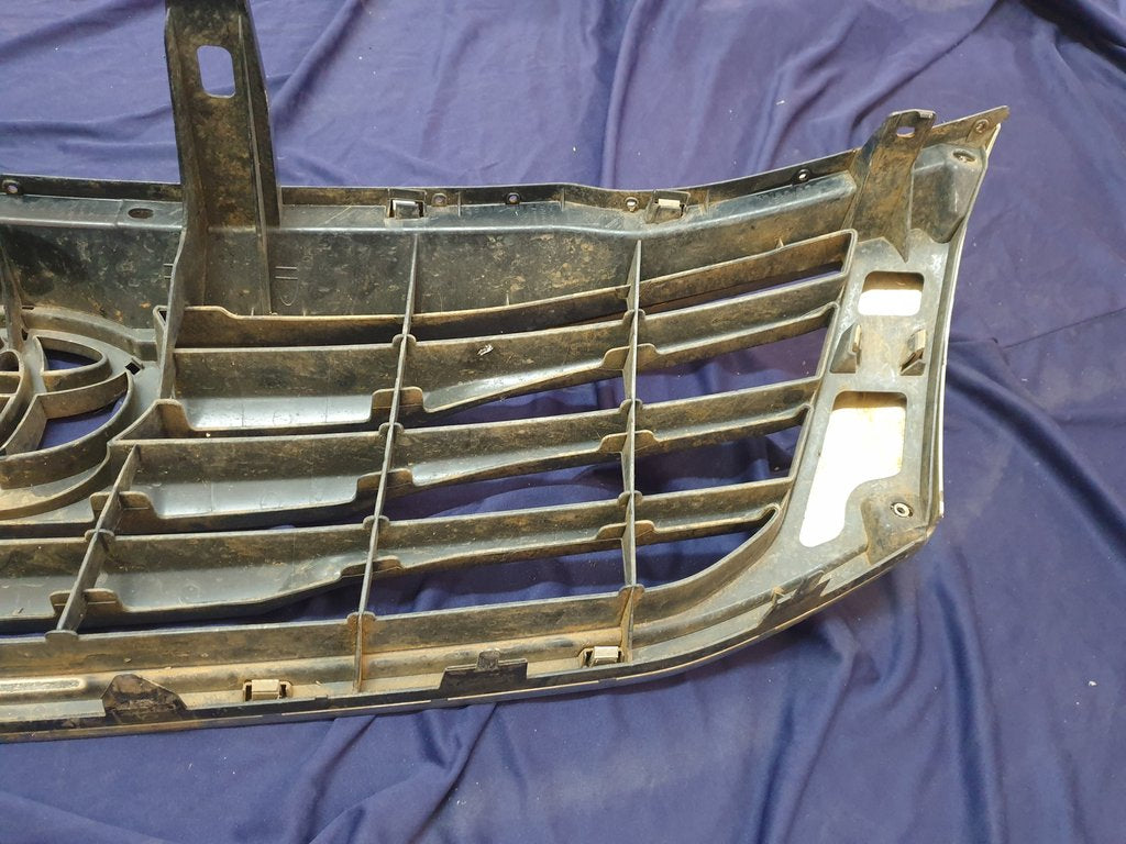 Toyota Hilux Radiator Grille - Wear and Tear, Clip/s broken