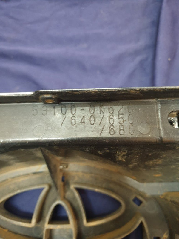 Toyota Hilux Radiator Grille - Wear and Tear, Clip/s broken