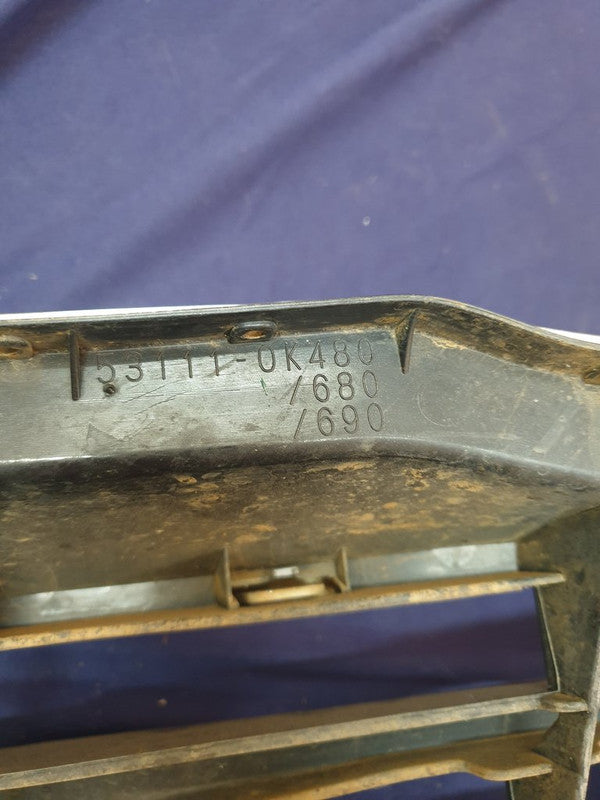 Toyota Hilux Radiator Grille - Wear and Tear, Clip/s broken