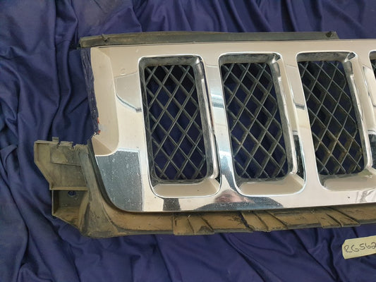 Jeep Grand Cherokee Radiator Grille - Wear and Tear, Chrome Lifting and peeling
