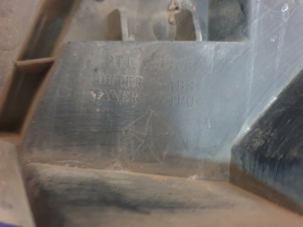 Jeep Grand Cherokee Radiator Grille - Wear and Tear, Chrome Lifting and peeling