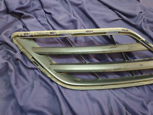 Toyota Corolla Radiator Grille - Wear and Tear