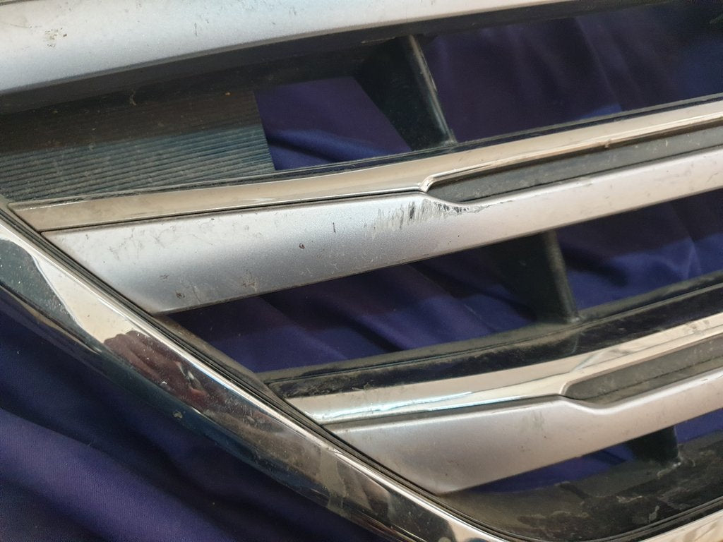 Hyundai Tucson Radiator Grille - Wear and Tear, Deep abrasions