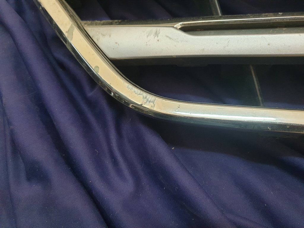 Hyundai Tucson Radiator Grille - Wear and Tear, Deep abrasions