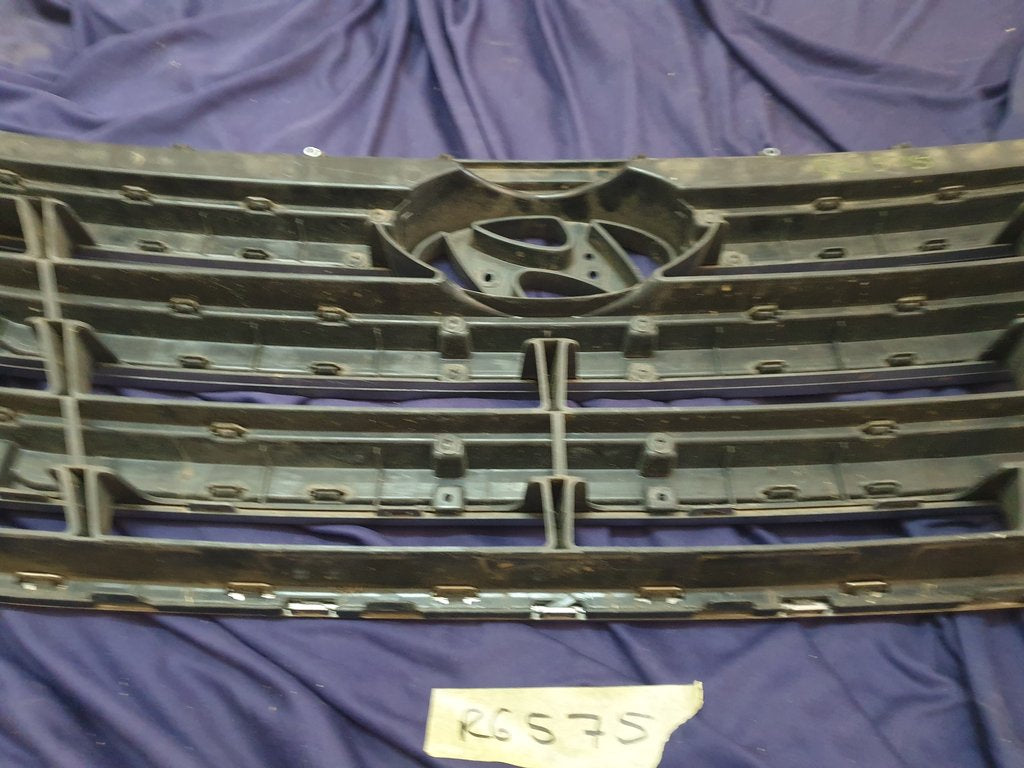 Hyundai Tucson Radiator Grille - Wear and Tear, Deep abrasions