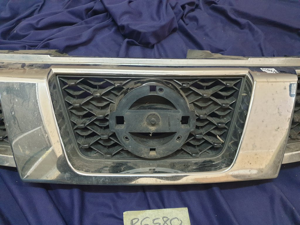Nissan Navara Radiator Grille - Wear and Tear, Plastic Break