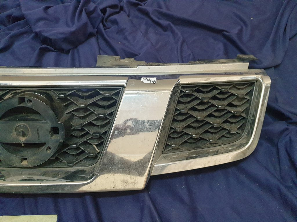 Nissan Navara Radiator Grille - Wear and Tear, Plastic Break