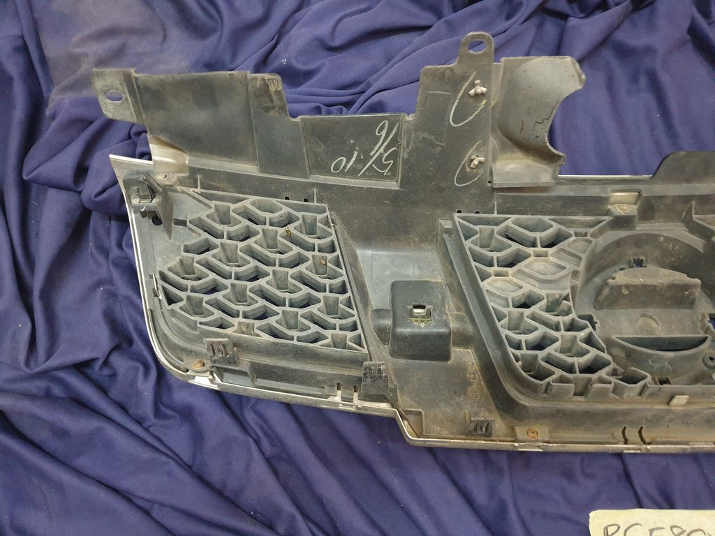 Nissan Navara Radiator Grille - Wear and Tear, Plastic Break