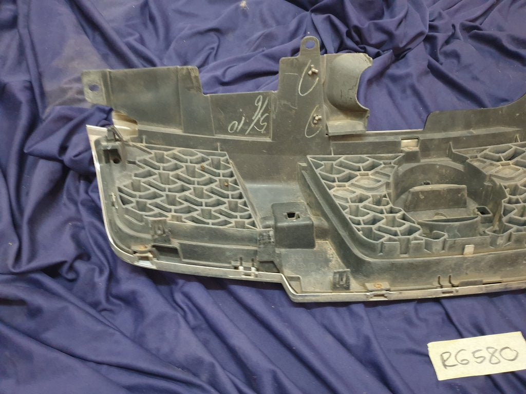 Nissan Navara Radiator Grille - Wear and Tear, Plastic Break
